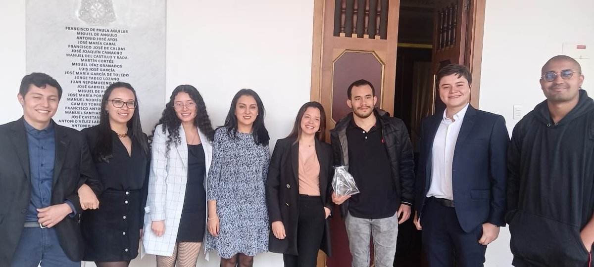 Terminamos la semana con fotos de nuestro Semillero de Investigación en #ciberseguridad que ayer ganó el Premio a la Excelencia Rosarista 🎉

¡Felicitaciones por su esfuerzo y dedicación!
#OrgulloRosarista