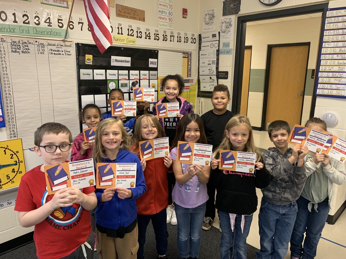 Monicapshots's tweet photo. Homework awards! ⁦@warrenschools⁩ #LincolnPrideWCS https://t.co/IPAKIJeL80
