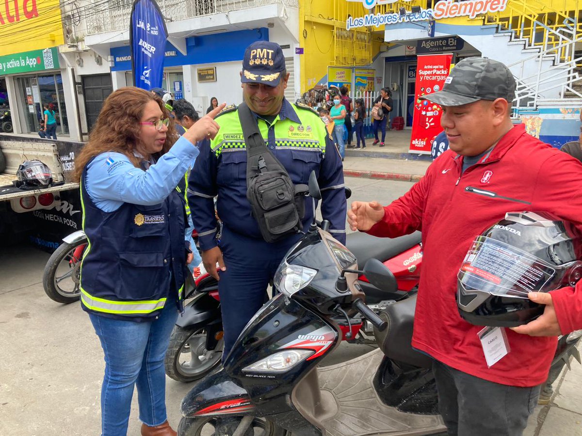 DTransitoPNC's tweet photo. Finaliza operativo preventivo en Jalapa, realizado por #TránsitoPNC como parte del programa #MotoristaResponsable, para sensibilizar a los conductores sobre la importancia de circular de manera responsable para evitar hechos viales. https://t.co/bCOoEIirSa
