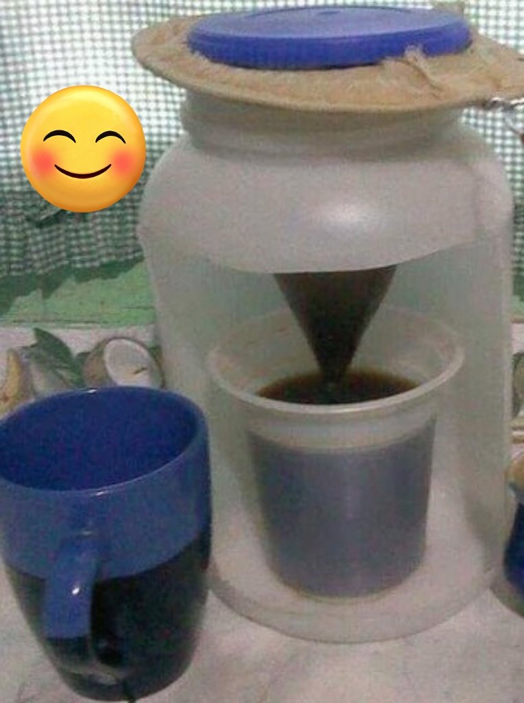 Nataenlared's tweet photo. Llegue con super cafetera,
Llegó el café https://t.co/gDGE4TxurR