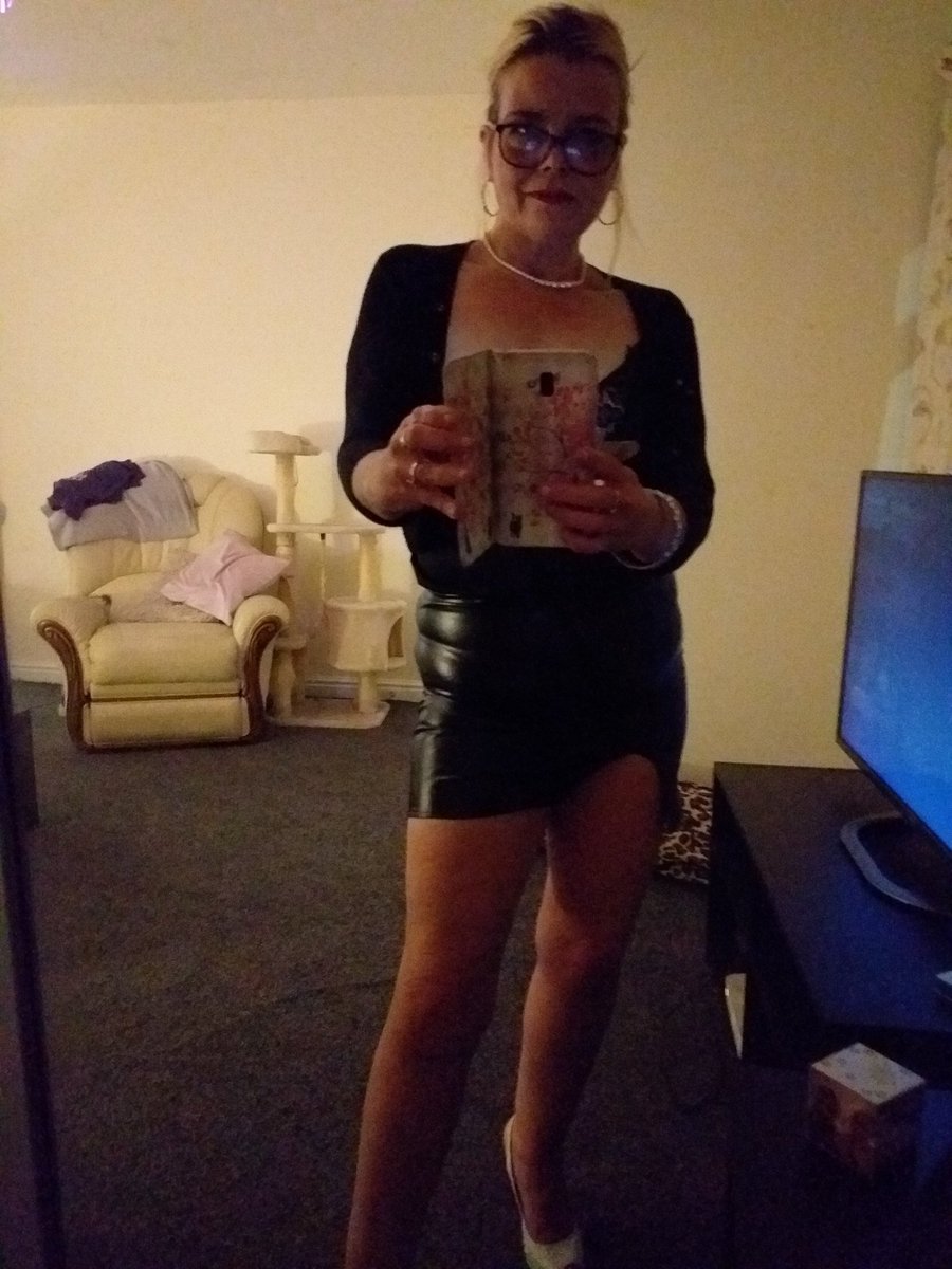 kinkygilf1's tweet photo. Looking for a dirty time tonight. How dirty would you like to get with me? Have a good weekend people! Xx https://t.co/w9NXR6Y2gI