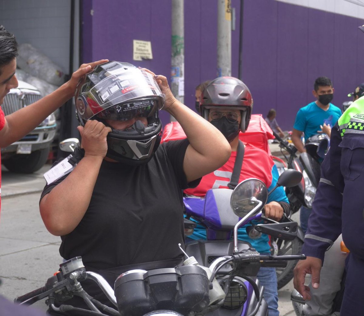 DTransitoPNC's tweet photo. Finaliza operativo preventivo en Jalapa, realizado por #TránsitoPNC como parte del programa #MotoristaResponsable, para sensibilizar a los conductores sobre la importancia de circular de manera responsable para evitar hechos viales. https://t.co/bCOoEIirSa