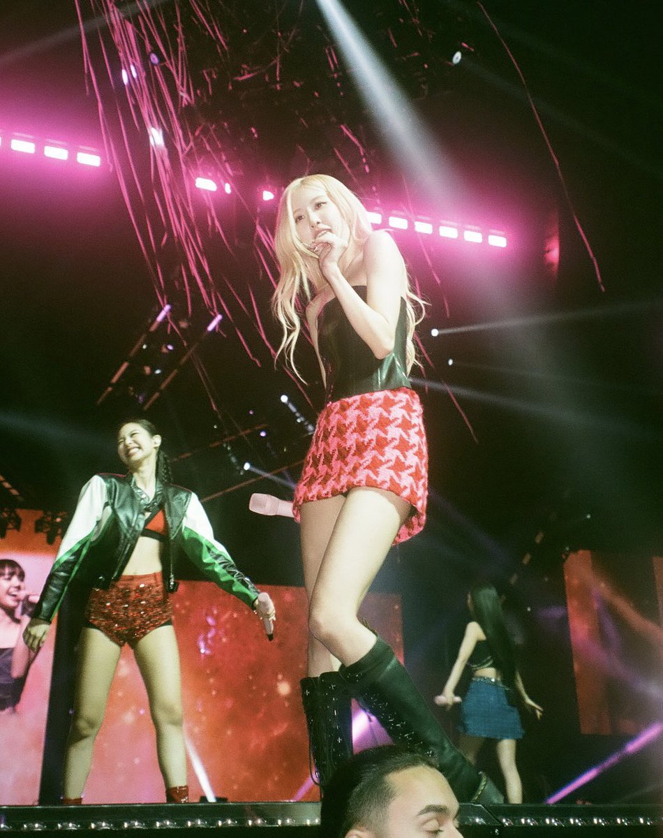 rosé pics tweet media