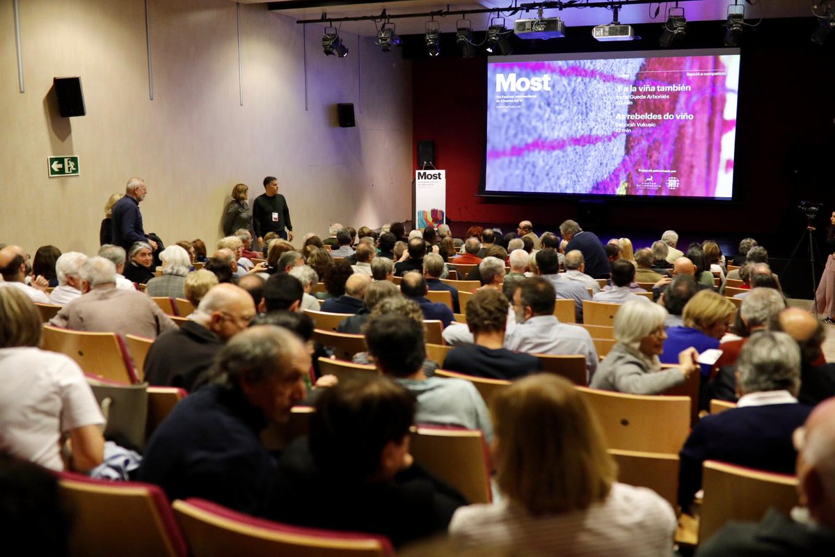 🍇 L'enginyer agrícola i expert en viticultura Agustí Villarroya ha recollit el Premi Honorífic #MostFestival2022. Enhorabona, mestre! 

💫 Tot un luxe per obrir la secció Collita amb un Auditori de <a href="/vinseum/">VINSEUM</a> ple de gom a gom.