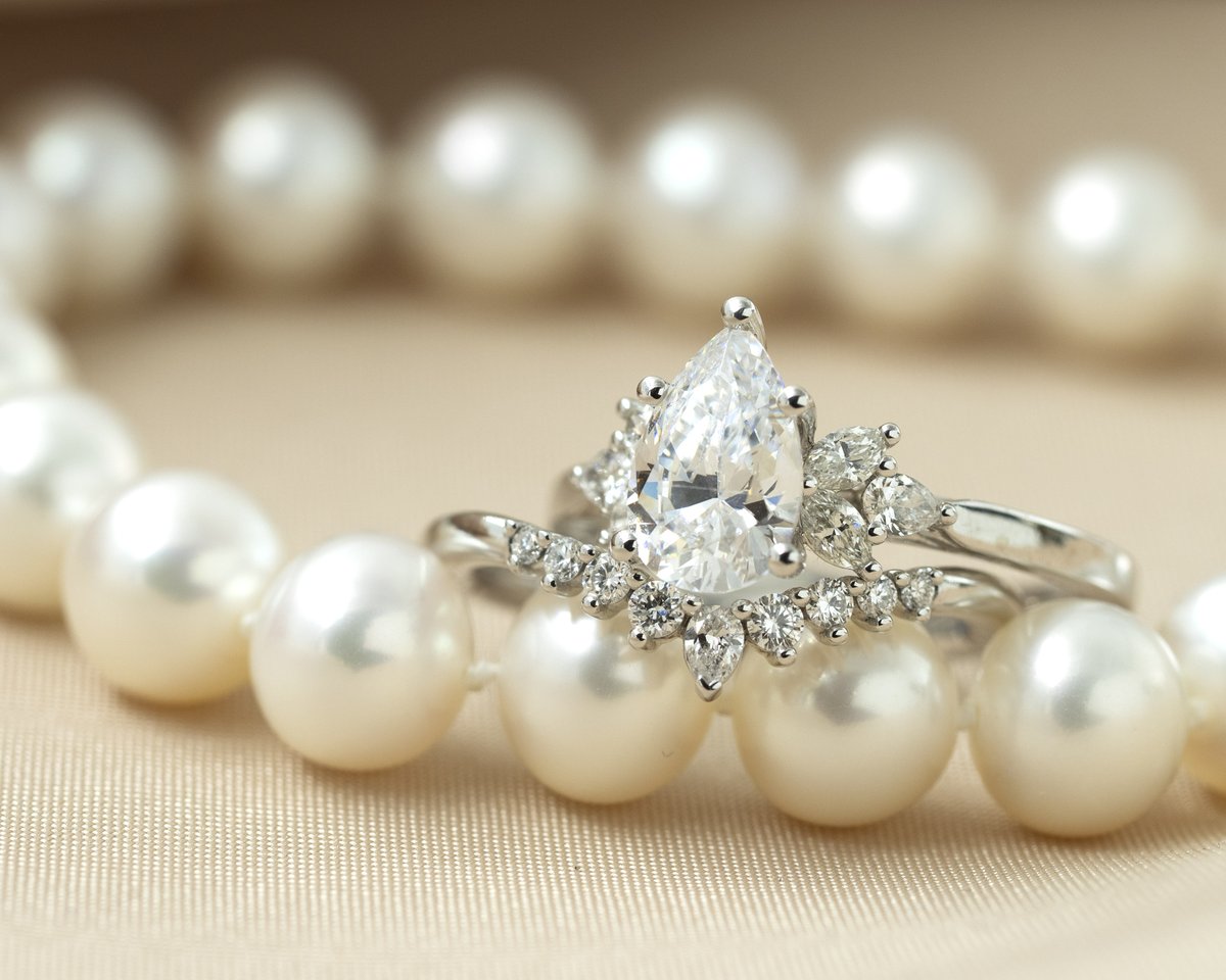 TheDiamondRoom's tweet photo. A stunning wedding set that radiates a true love’s promise.
Make it uniquely yours with our collection of trendy curved wedding bands. ✨

#thediamondroom #siouxfallsjewelry  #siouxfallsengagementring #siouxfallsdiamonds #shoplocal #finejewelry #jewelrystore #yourloveyourstory https://t.co/9NJ8PYtCx3