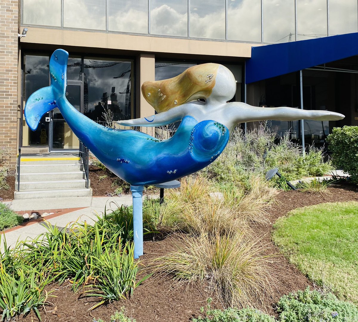 1stClassHarper's tweet photo. Find me Friday💙🧜🏼‍♀️💙 #findmefriday #layover #overnight #Mermaid #WhereYouAt #flightattendant #cabincrew https://t.co/YWR79OHWJO