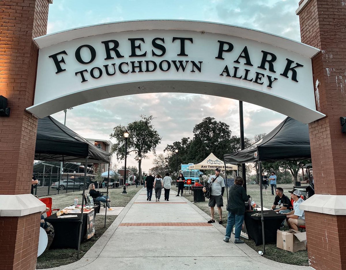Denison_Live's tweet photo. That’s a wrap for our 2022 Tailgating season! 

This season would not have been as incredible without our amazing partners from @denisonparksandrec ! 

Huge thank you to all of our wonderful vendors! 

We cannot wait for next year’s kick off! Go Jackets!! 🐝 https://t.co/CfHicqF6Nq