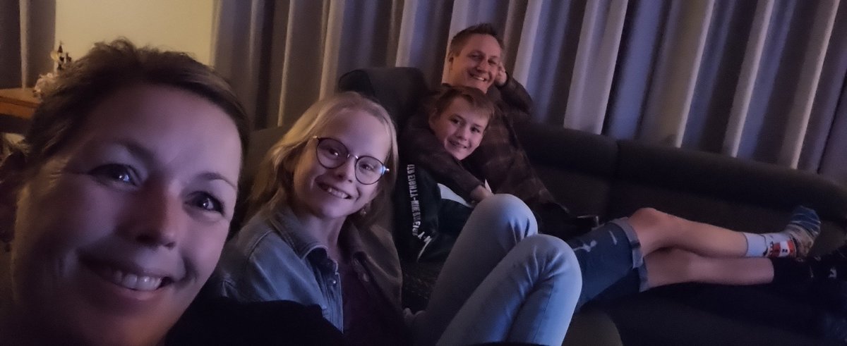 Maasve's tweet photo. Team de Wintertjes is aanwezig! #Top2000agogo https://t.co/VdQG589JR1