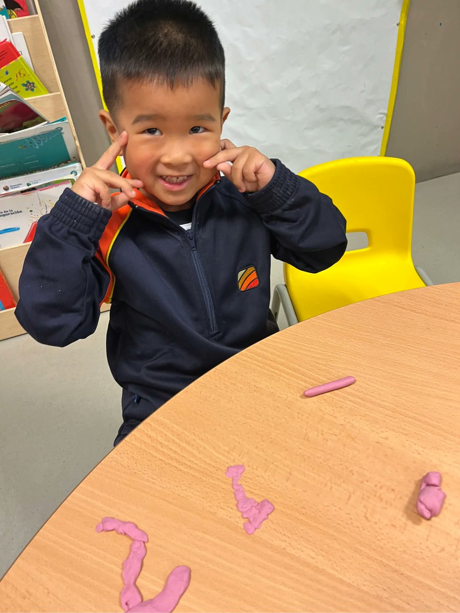 AlboradaColegio's tweet photo. 🇬🇧 We do jolly phonics to start learning how the letters sound and their graphemes and we have a lot of fun!
#AlboradaBilingüe #InfantilAlborada https://t.co/P9m14OAyeQ