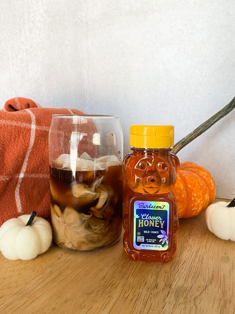 That iced coffee in the morning just got an upgrade! Pro tip - add the honey and stir before you ice your coffee down.
#brunch #specialtycoffee #coffeelover