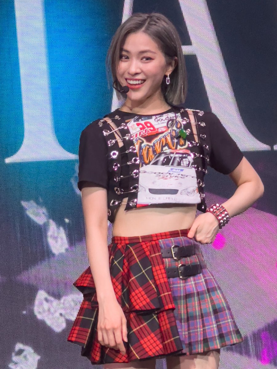 kpopandsteph's tweet photo. #ITZY_CHECKMATE_TOUR #ITZYinPHX #ITZYPhoenix https://t.co/qXtdz1jiA1