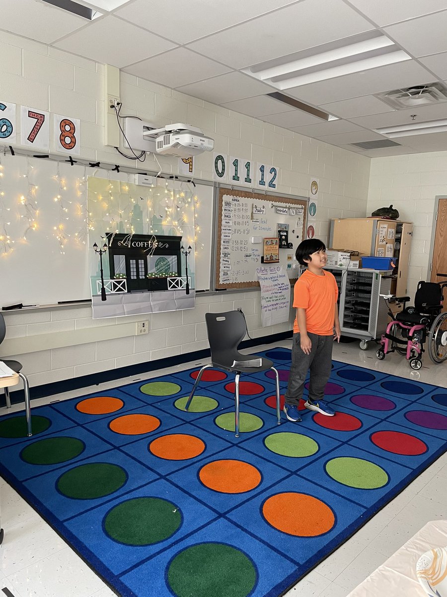 Holly Jackson tweet media