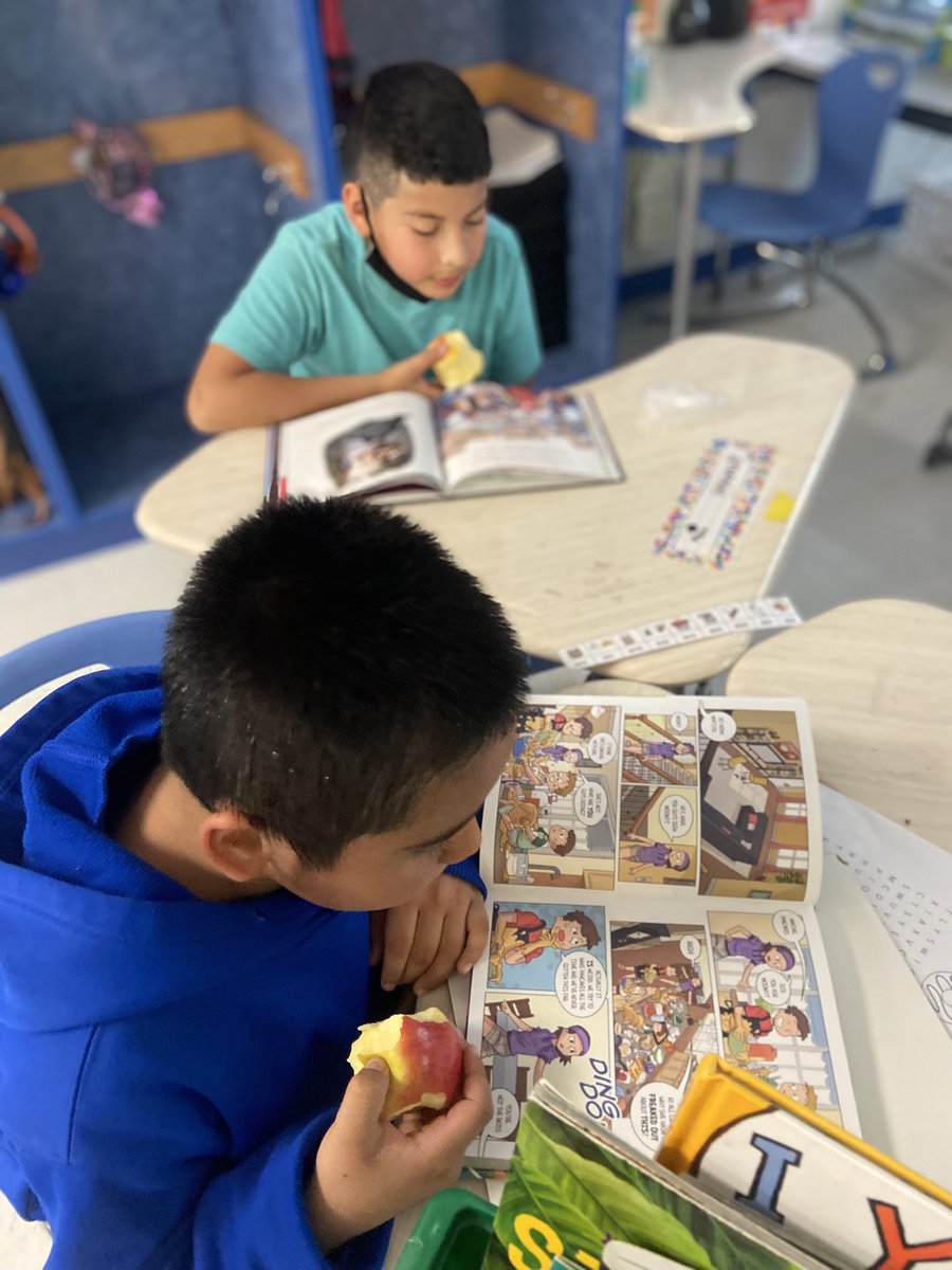 Stews3rdGrClass's tweet photo. Reading and snack are the perfect way to end our amazing day together 😊 #mvwes @MtVernonWoods https://t.co/rNTAbBzENd