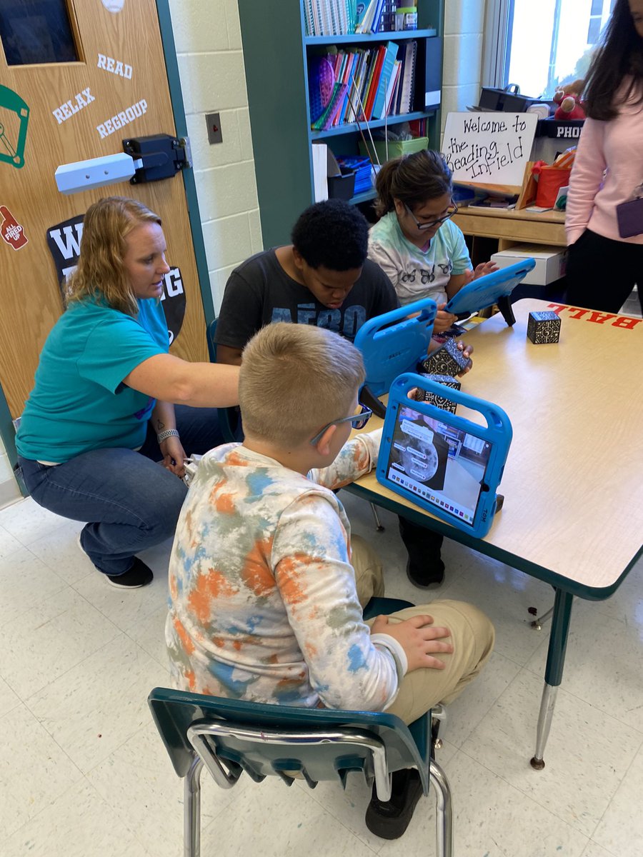 CPES_Ballstars's tweet photo. We explored the Solar System with Merge cubes! We held the universe in our hands!Thanks @luptontechcoach for coaching the Ballstars! #cpesballstars @CPES_Cheetahs https://t.co/aDEj8aWp4u