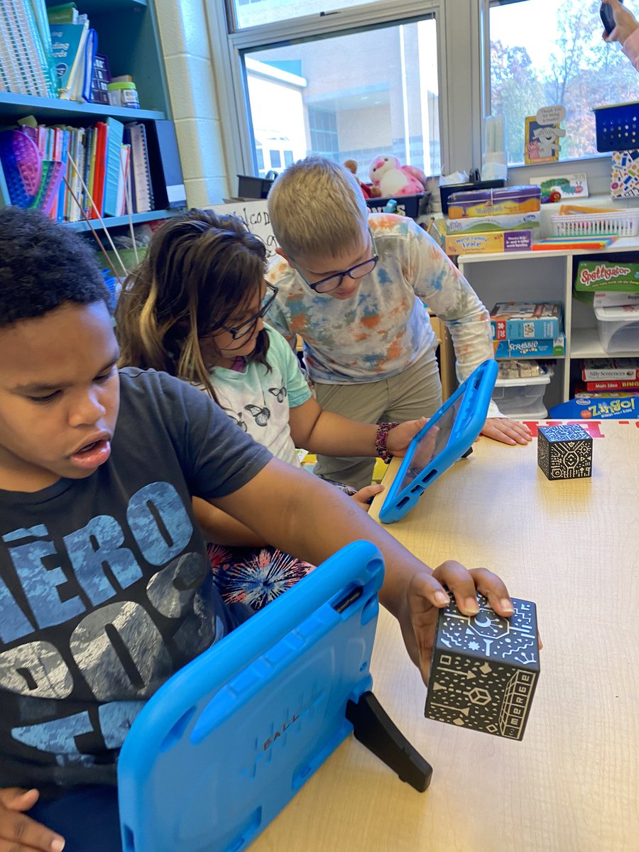 CPES_Ballstars's tweet photo. We explored the Solar System with Merge cubes! We held the universe in our hands!Thanks @luptontechcoach for coaching the Ballstars! #cpesballstars @CPES_Cheetahs https://t.co/aDEj8aWp4u