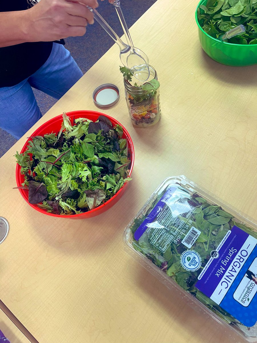 JWESfamily's tweet photo. Thank you to Mrs. Unnever &amp; our Wellness Committee for setting up a Mason Jar Salad Bar for our Walker family today! 🥗🫙🍴
This was such a great treat on a Friday, and a wonderful idea for a quick + easy lunch. 
#WalkerStrong #TeamWalker #SCPS
@ScpsWellness https://t.co/YJW8VAMsWv