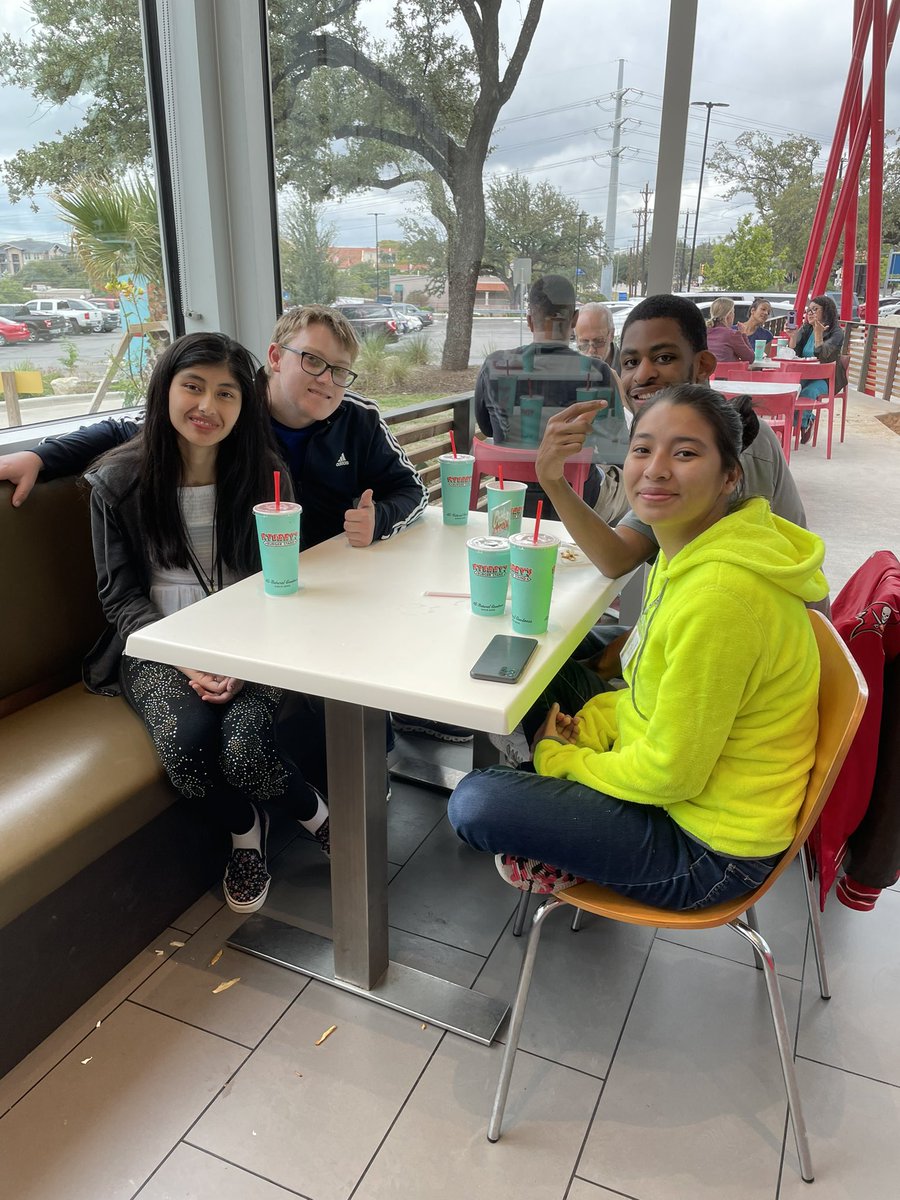 NISD_ReddixMISC's tweet photo. Went to P. Terry’s for lunch today. Three groups from Reddix enjoyed a great lunch! https://t.co/K0l7n66Lb4