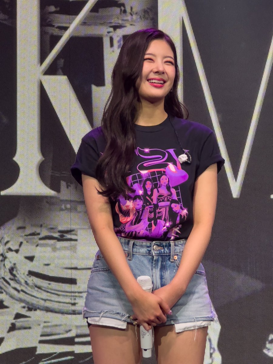 kpopandsteph's tweet photo. #ITZY_CHECKMATE_TOUR #ITZYinPHX #ITZYPhoenix https://t.co/zhqnPydLuw