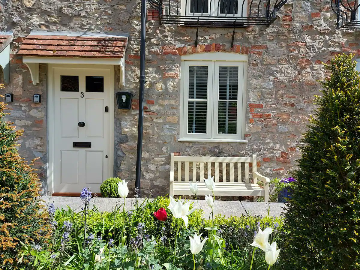 StEthelscottage's tweet photo. @StEthelscottage is a welcoming and centrally located holiday cottage in the jewel of Somerset - the beautiful city of Wells. We've opened next year's calendar and attach some photo's to tempt your next romantic wekend away!  https://t.co/AAwU7j1mkK https://t.co/QLYk4rumZB