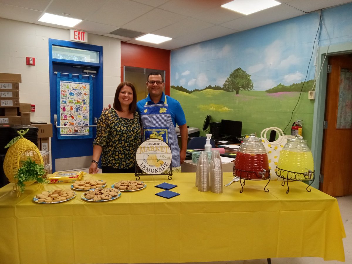 Lemonade Bar from our administration to brighten our day. Thank you!  🍋
