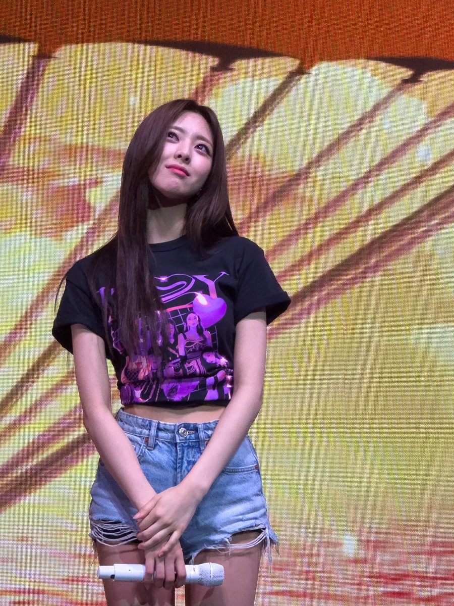kpopandsteph's tweet photo. #ITZY_CHECKMATE_TOUR #ITZYinPHX #ITZYPhoenix https://t.co/JmuhWWunKB