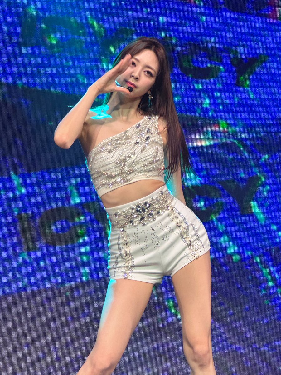 kpopandsteph's tweet photo. #ITZY_CHECKMATE_TOUR #ITZYinPHX #ITZYPhoenix https://t.co/JmuhWWunKB
