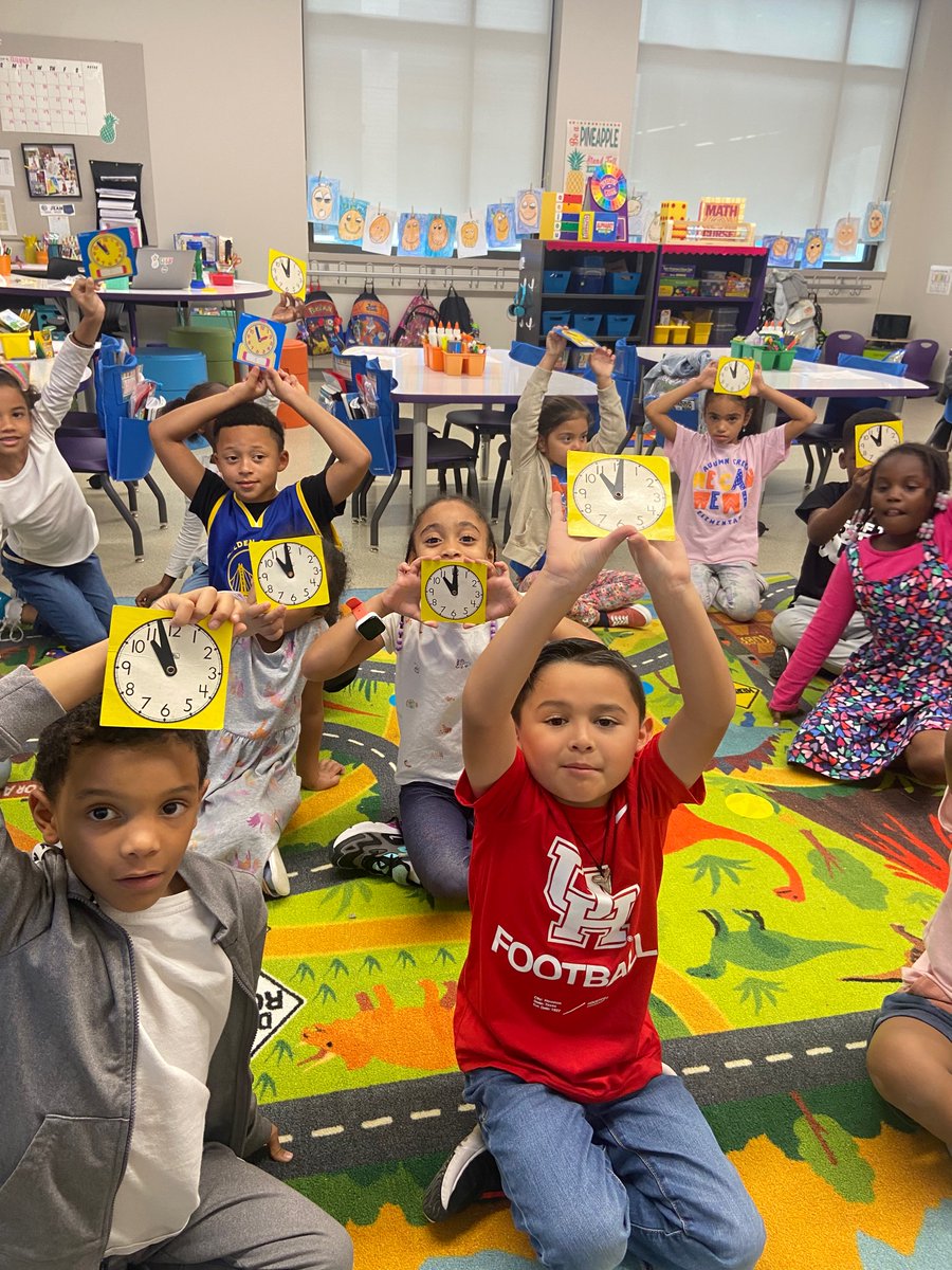 LJackson1st's tweet photo. Today I introduced how to tell time on an analog clock through Number Corner. They really enjoyed using their own clock to represent the time during whole group instruction. #ItsMathtime 😍 https://t.co/6OxA0MKq9f