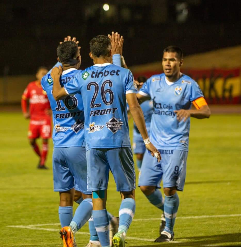 Hugoancajima10's tweet photo. Muchas gracias ADT de Tarma y a su gente maravillosa que nos trataron de la mejor manera desde el primer día, espero algún día poder volver a defender sus colores.

@adt_tarma  ⚽💪🏽💙 https://t.co/w6JLcF6457