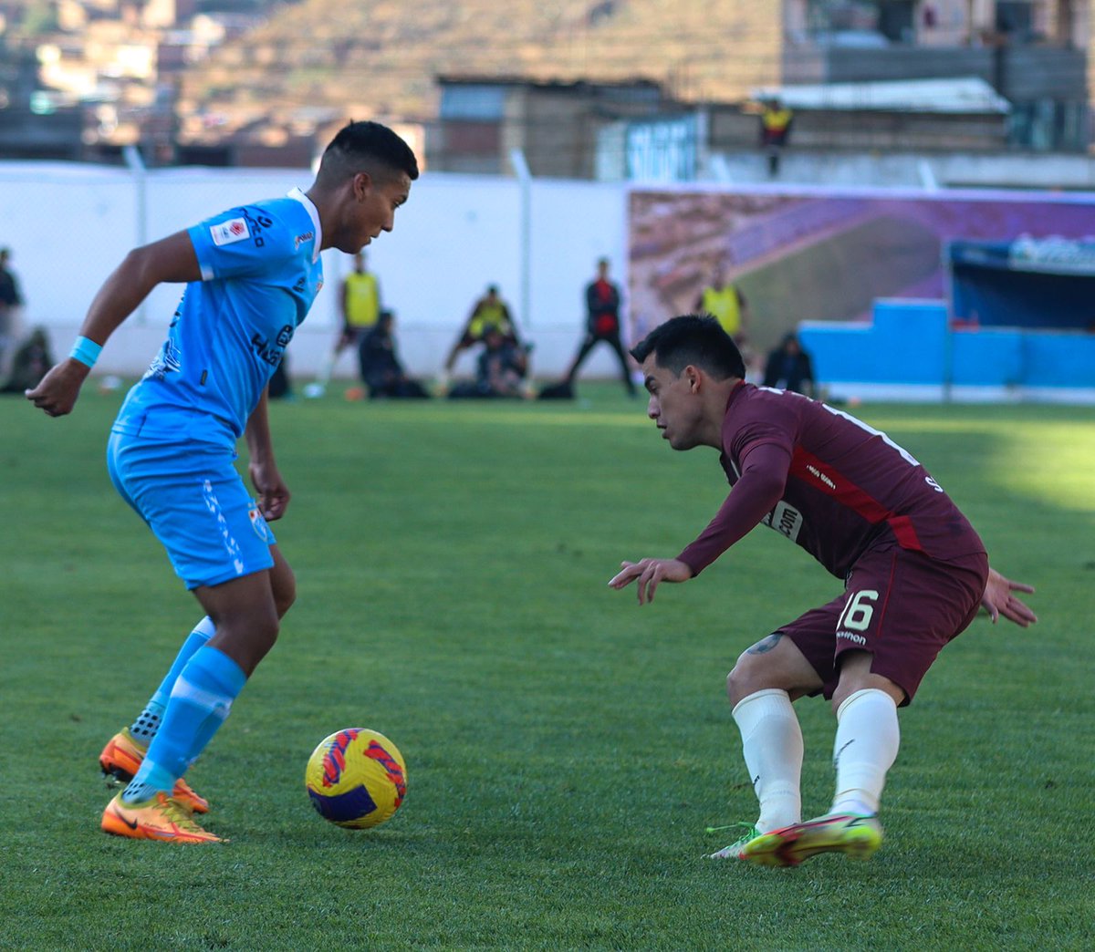Hugoancajima10's tweet photo. Muchas gracias ADT de Tarma y a su gente maravillosa que nos trataron de la mejor manera desde el primer día, espero algún día poder volver a defender sus colores.

@adt_tarma  ⚽💪🏽💙 https://t.co/w6JLcF6457