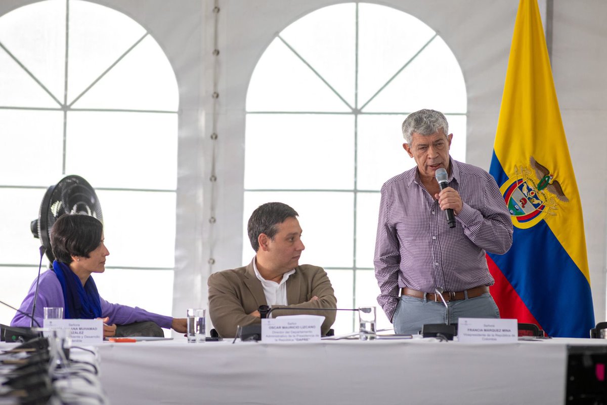 DNP_Colombia's tweet photo. #AEstaHora el director del #DNP, #JorgeGonzález, participa en reunión del gabinete liderada por el Pdte @petrogustavo, en #HatoGrande. En esta se revisan avances para la formulación del Plan Nacional de Desarrollo y resultados de los primeros 100 días del #GobiernoDelCambio. https://t.co/ZxvpEt35c8