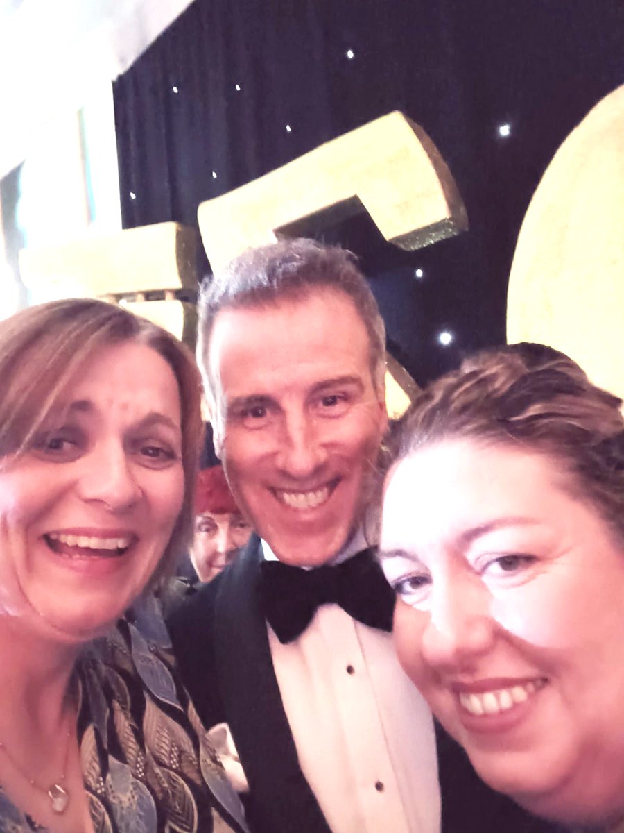 foxliz78's tweet photo. Great to meet this fella yesterday. @TheAntonDuBeke Not sure what my face was saying but I was happy!   Thanks for making us all laugh. https://t.co/a6XKEsJXAM
