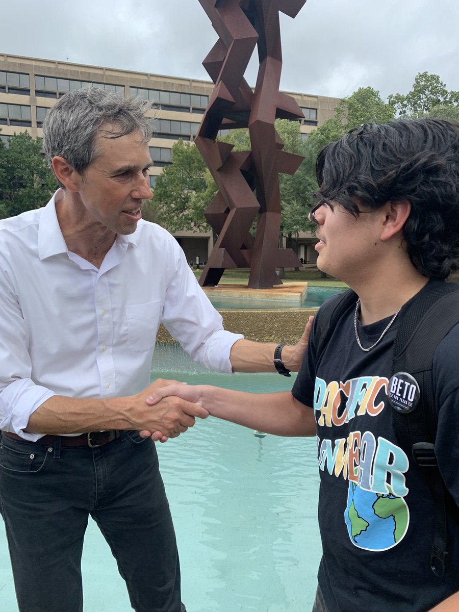 okayelian's tweet photo. hair was in my face but just met the president i mean next govenor of Texas 🤞 @BetoORourke https://t.co/awGkvvMCMI