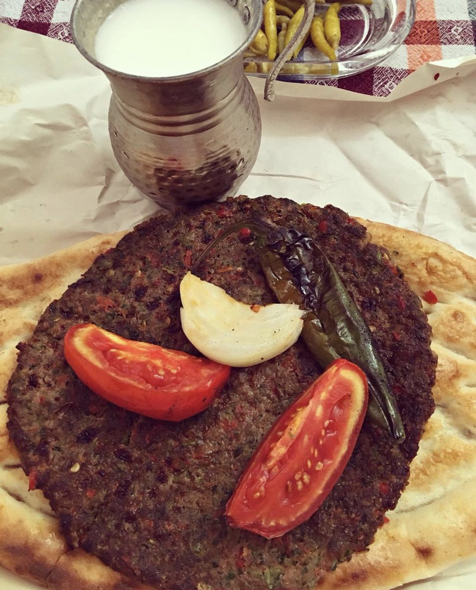 Ne hamburger,nede pizza , yaşasın Lahmi le varka