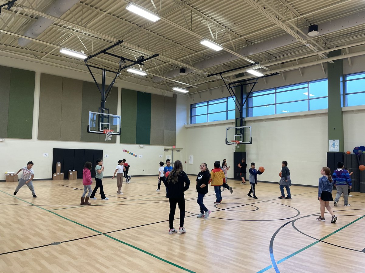 halfPR's tweet photo. When it’s raining and you earn extra recess!! #recess #OGpride #turner202strong #effort #workcompletion https://t.co/SK3HFbiVAb