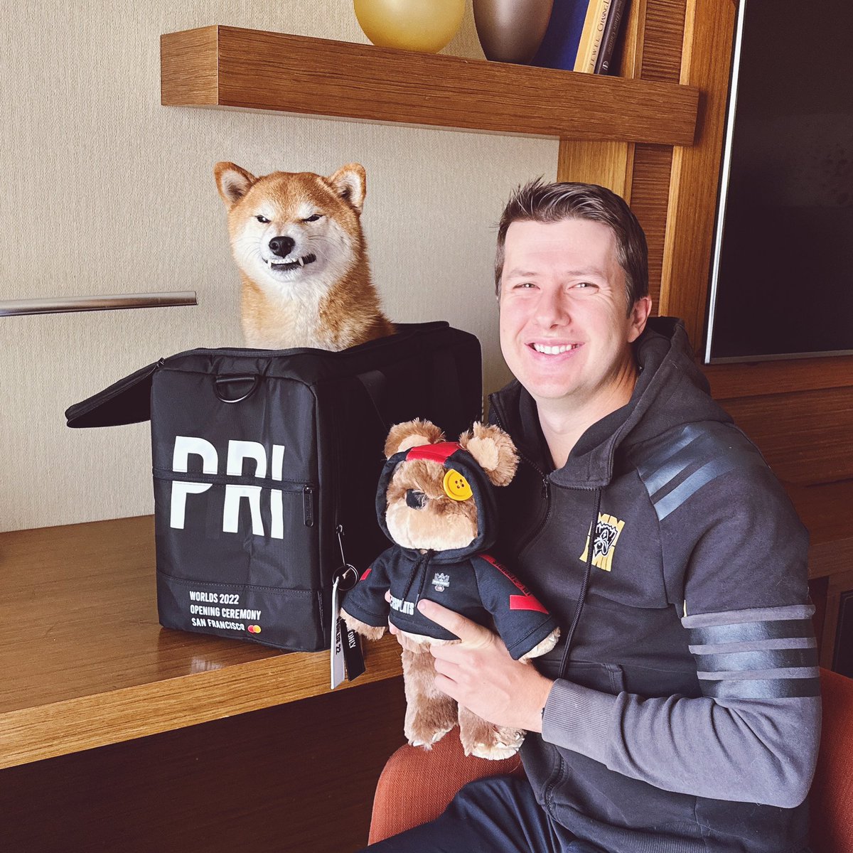 Thanks Mastercard!

So <a href="/MastercardNexus/">MCN</a> have collaborated with <a href="/privatelabelnyc/">Private Label</a> and <a href="/lolesports/">LoL Esports</a> to create this great opening ceremony capsule collection. Click the link and get notified when the collection goes live… shiba not included #Priceless #ad 

Priceless.com/Worlds22