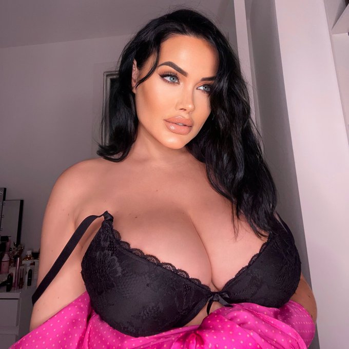 You focused on my figure, I&rsquo;m focused on my figures 💷 https://t.co/iNcVVl7VCt