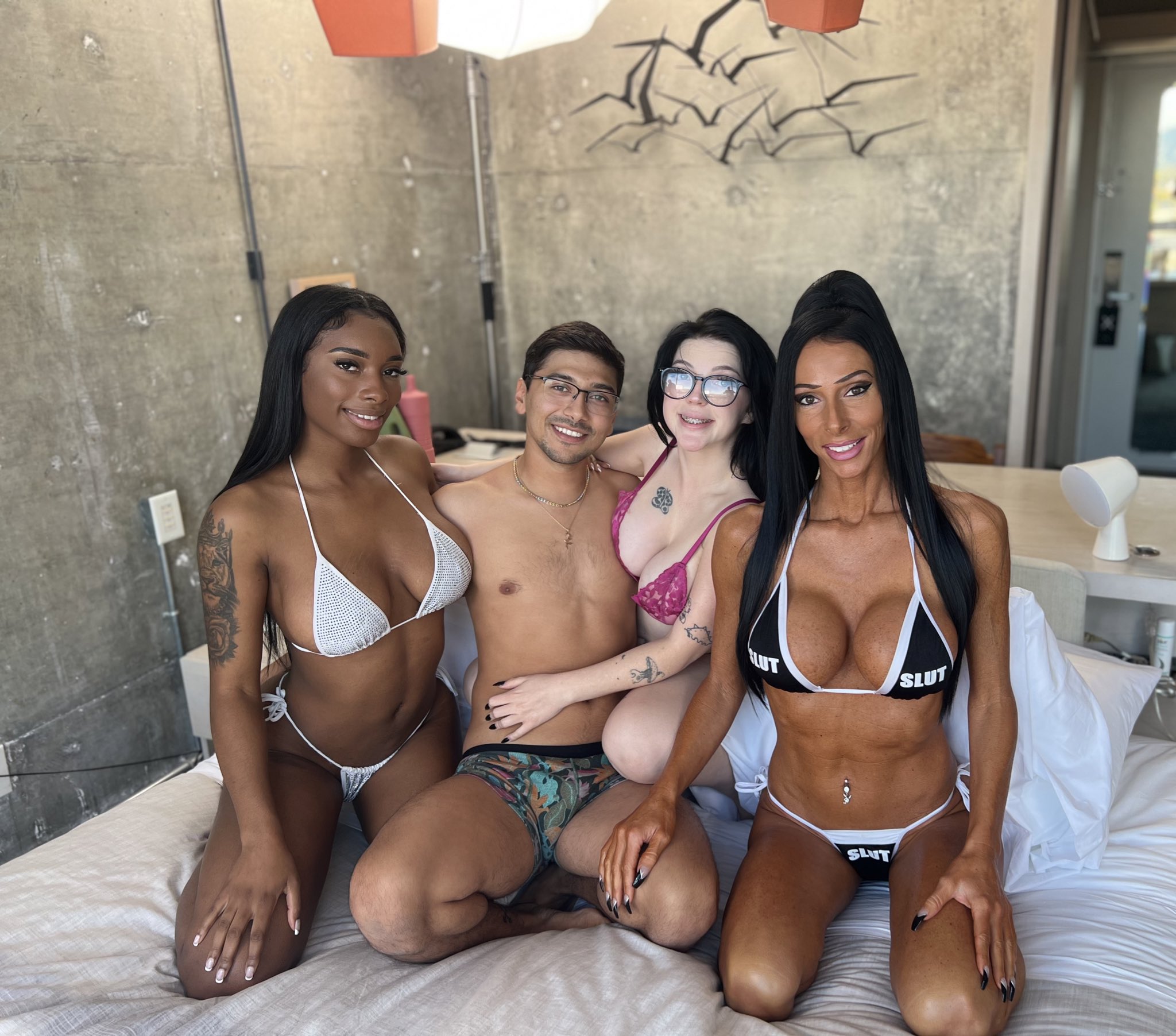 TW Pornstars - Max Fills🌹🇨🇴. Twitter. Check the link in our bios for  this wild 4some with @Jaymeegreenx. 8:29 PM - 4 Nov 2022