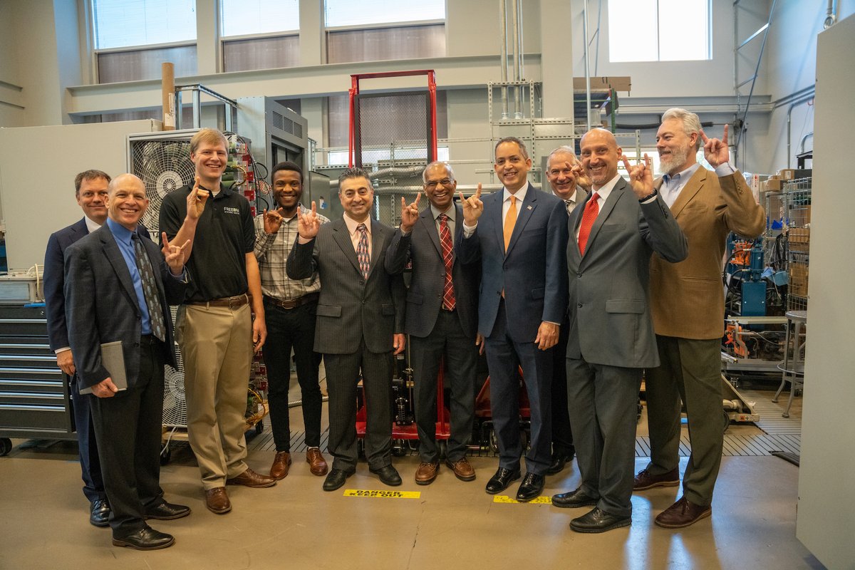 DepSecGraves's tweet photo. Thursday, #DepSec was in North Carolina to host a PowerAmerica Roundtable with leaders in the semiconductor industry. #DSDG toured the manufacturing facility where researchers and engineers work together to assemble the next generation of computer chips. ๐ญ https://t.co/qvCRuc1ZFU