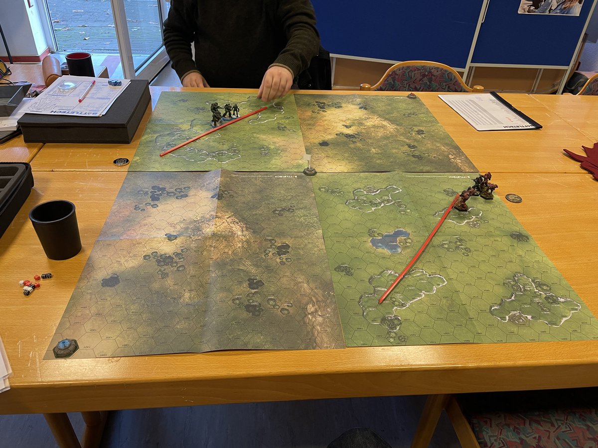 _1N51_'s tweet photo. #MechsOnTheTable 🤩
Played a match of capture the flag today. My #WolfsDragoons #AlphaRegiment was supported by a #BlackWidowCompany #PhoenixHawk. Opponent: #LyranCommonwealth.
We had a ton of fun and the Dragoons brought home the flag 😊
@Myrkul175 #Battletech https://t.co/xAQZXilWeF