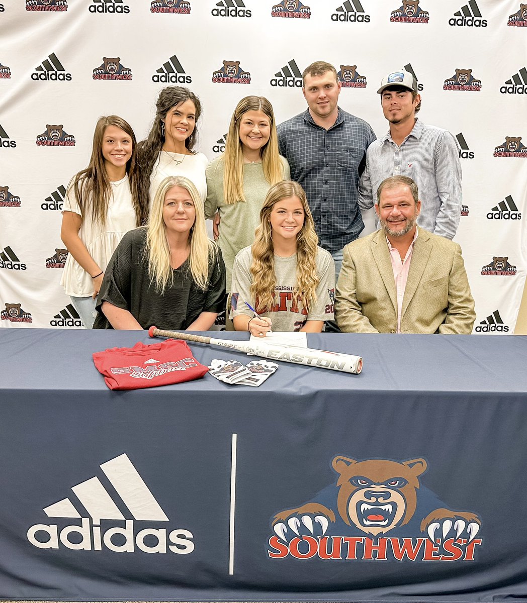 Officially a bear 🐻!! Thank you to <a href="/SMCCBearsSb/">Southwest Softball</a> for making this day so amazing. I couldn’t be happier!