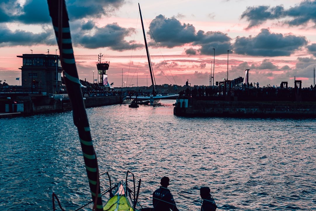 [PASSAGE DES ÉCLUSES]

Retour en images sur un passage des écluses réussi ✅🤩. 

Un énorme merci au chaleureux public sur place 💙🫶…

📸 @guillaume_gatefait 
.
.
.
.
#svrlazartigue #routedurhum 
#goteamsvrlazartigue #Kresk4Oceans #courseaularge #trimaran #sailing