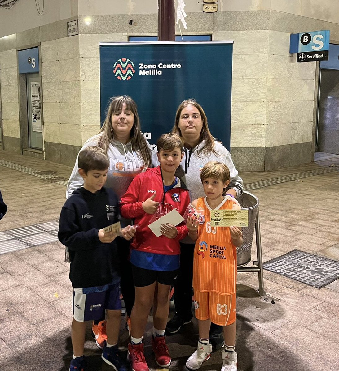 #EventosFMB | Más de 150 participantes en el GRAN TORNEO DE TIRO Y HABILIDADES celebrado esta tarde en el centro de nuestra ciudad!! Muchas gracias a todos los colaboradores y participantes!! 🤝 @asociacionZCml y @FMBMELILLA!! 🏀💪🏻!! 📷 Fotos de los premiados 👇👇