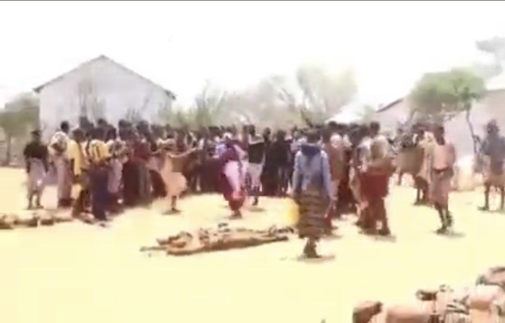 MAWareSO's tweet photo. In kastoo gaboodfal iyo caro jirto, inkastoo lugu guuleeystay dagaal qaraar, haddana ma haboona in lagu dul ciyaaro maydka Shabaabka. Waa ka baxsan tahay dhaqankeenna, Diinteenna, iyo xeerka dagaalka. Waa inaan ka roonaanaa oo aanan u dhaqmin sida Shabaabka ama ka xun. Guuleysta. https://t.co/4XPYR49uvd