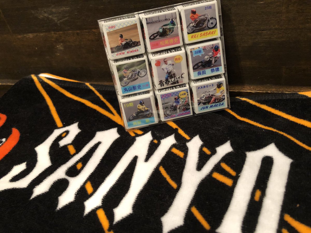keikojoker's tweet photo. 山陽オートレース場
開門より沢山のお客様が並んでくださいました😊✨
明日もご来場の先着100名様へ
山陽オートレース選手デザインチョコレートプレゼント🎁💕
来れない方は視聴者応募で👍✨
#オートレース
#山陽オートレース
#オートレース大好き
#関東応援団
#エヴァー
#EVERpresents
#チロルチョコ https://t.co/Ha3EVzgZCN