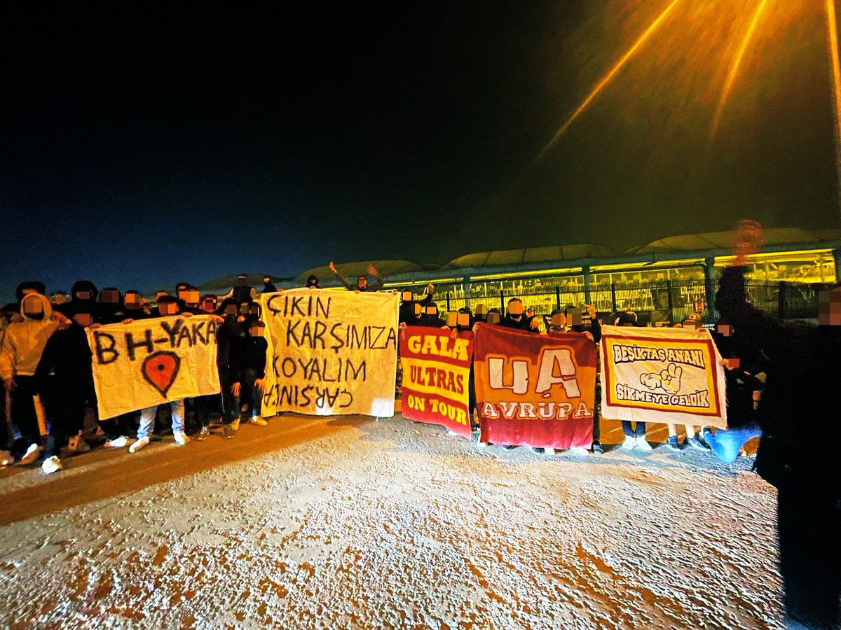 BEEHAASS! tweet media