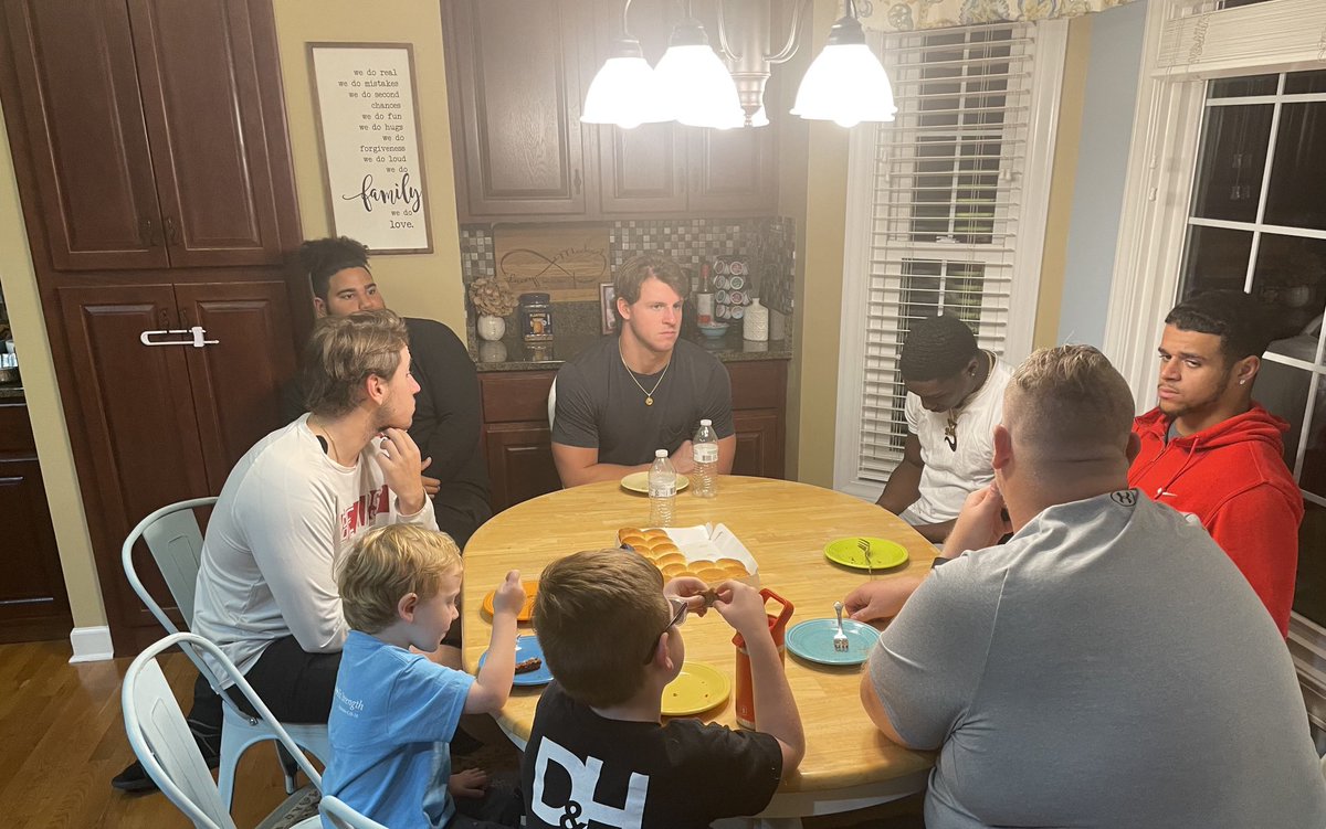 Had a great night breaking bread at the annual captains dinner. FAMILY! 
🧱🐻🧱