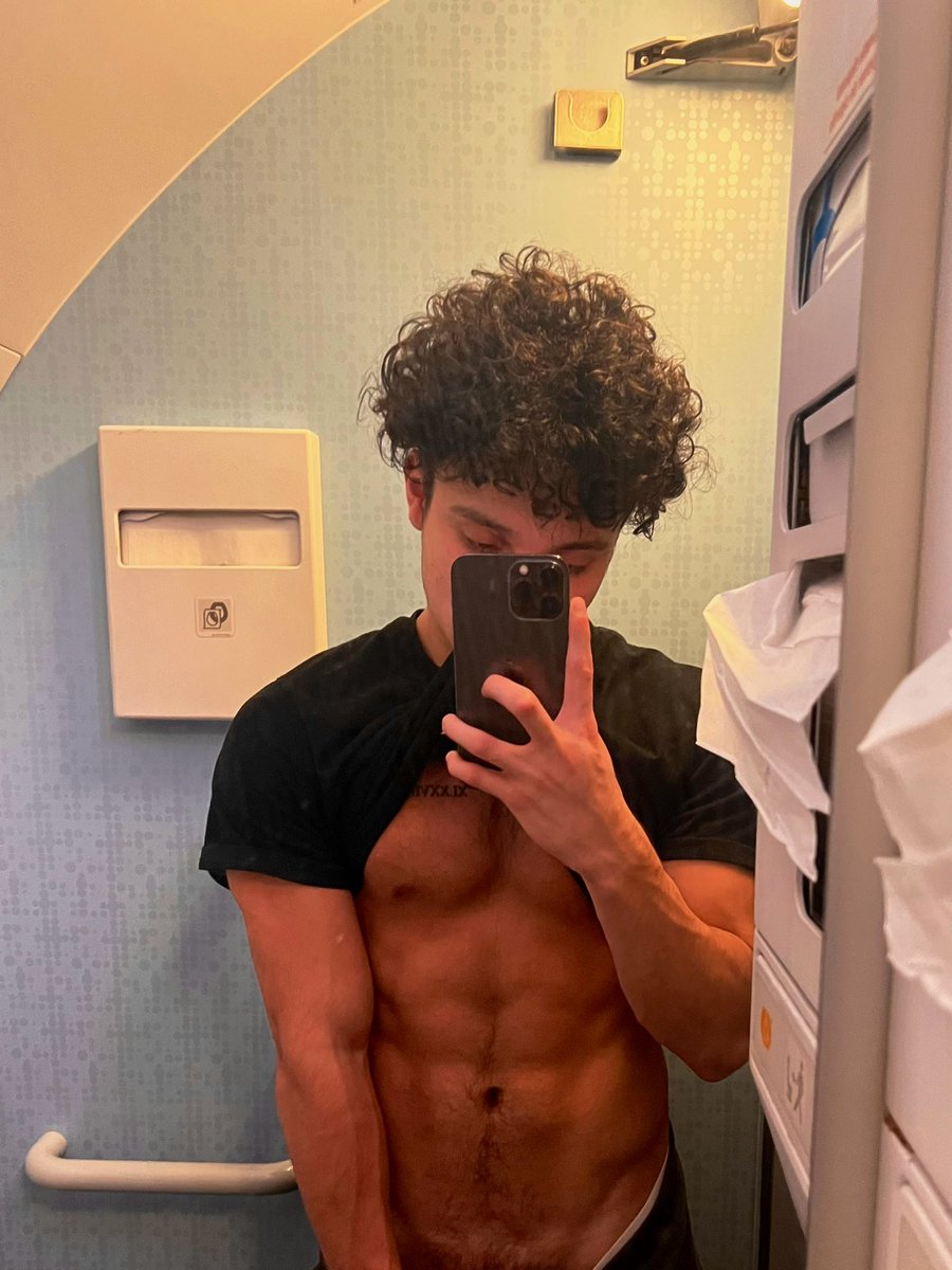 diegosnasty's tweet photo. should i shave ?😣 https://t.co/sIZsbC2lq6
