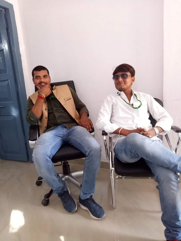 AbigatK's tweet photo. दैनिक भास्कर के युवा पत्रकार, बेबाक लेखनी के धनी Ghanshyam  भाई को जन्मदिन की बहुत बहुत बधाई व हार्दिक शुभकामनाएं।

ईश्वर सदैव आपको तरक्की दें।
जुवेद शतं🎂🎂🎂❤️😍😘💕 @Ghanshyamdev3 https://t.co/rBDYxwC69j