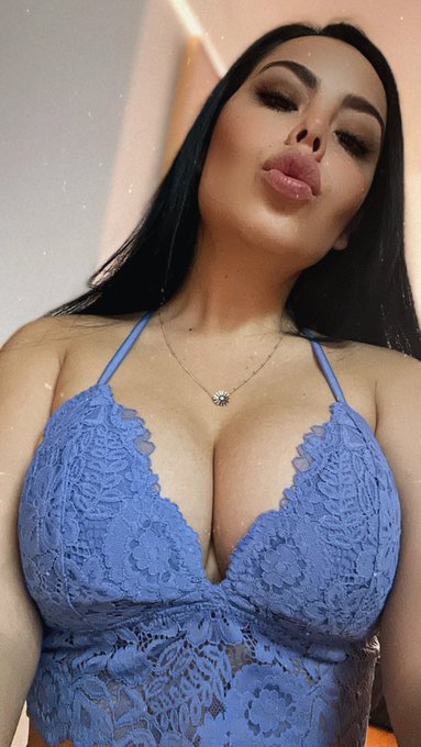 &iquest;Nos vemos en mi Onlyfans? 🤓 https://t.co/9MXhbmplE8 https://t.co/0L3v5iNEhO