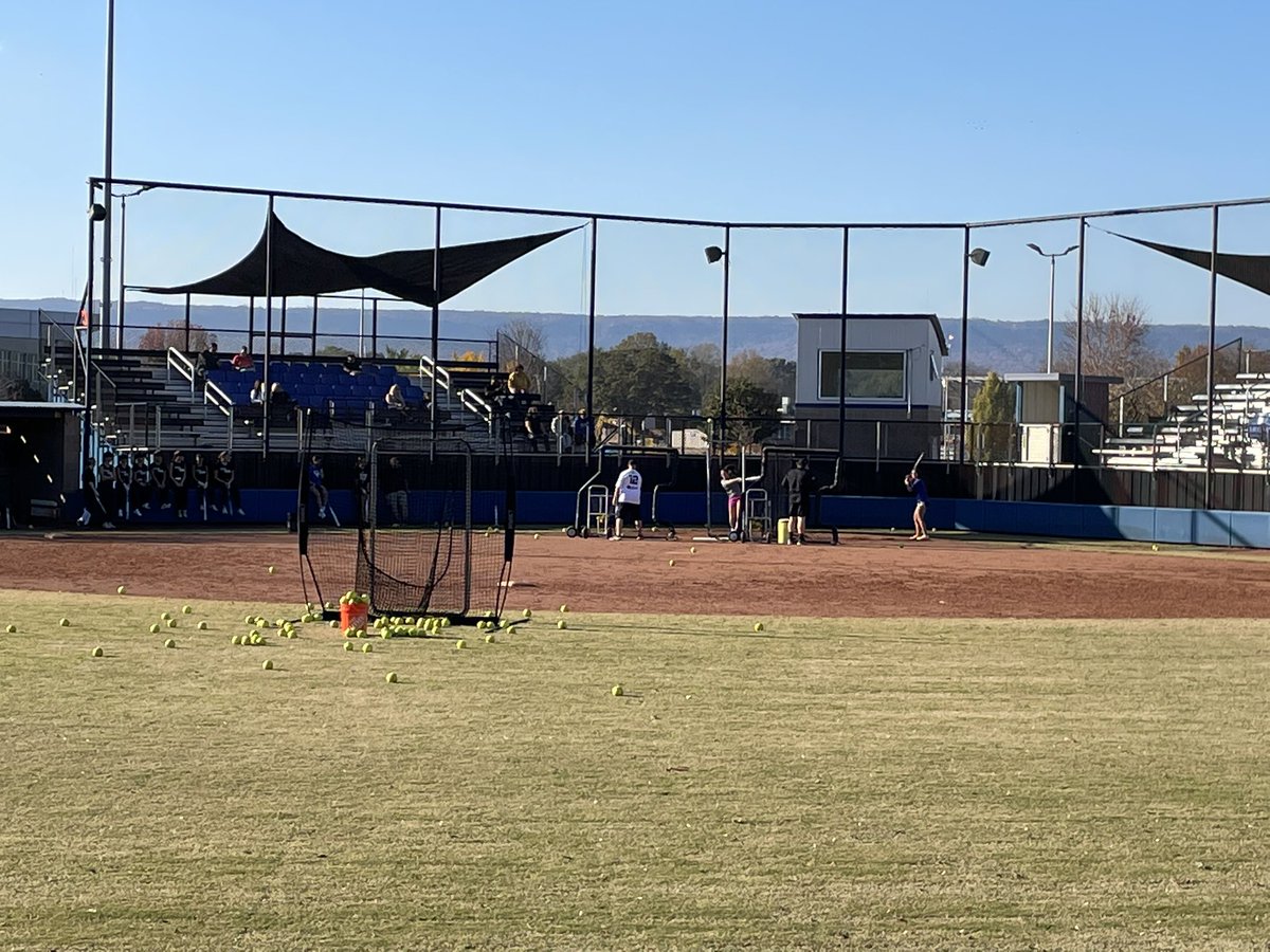 FPNE18URoumelis's tweet photo. 80 degrees and a perfect ball field today at Chatt State. 14’s and 16’s tuned up and ready to fire on all cylinders tomorrow. @FPNE14UMorgan #rollitout #furyproud https://t.co/T5Auty9ydf
